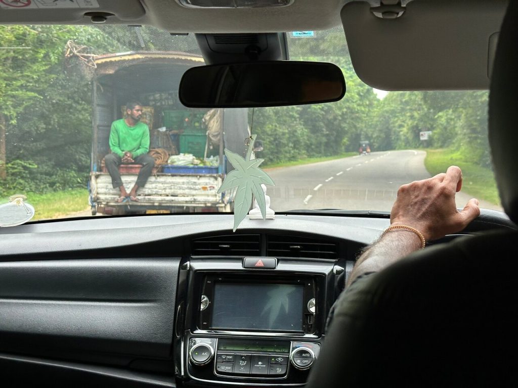 Prendre la voiture avec un chauffeur au Sri lanka